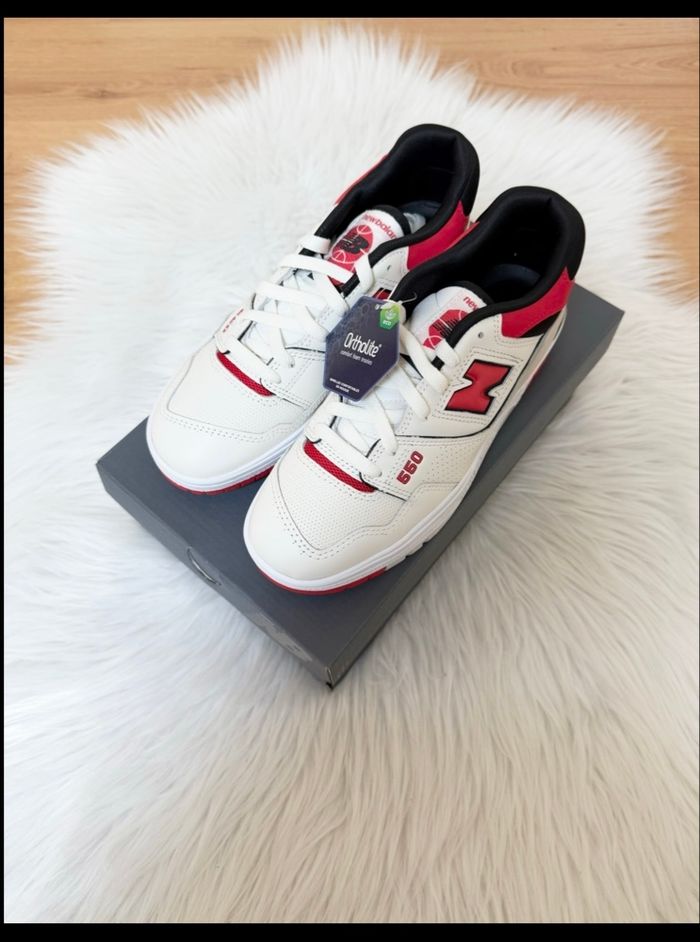 Baskets New Balance 550 – Taille 39,5 – blanc/rouge – Neuf avec étiquette - photo numéro 2