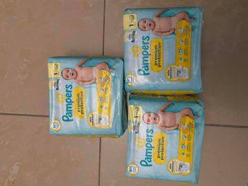 Lot de paquets de couches Pampers