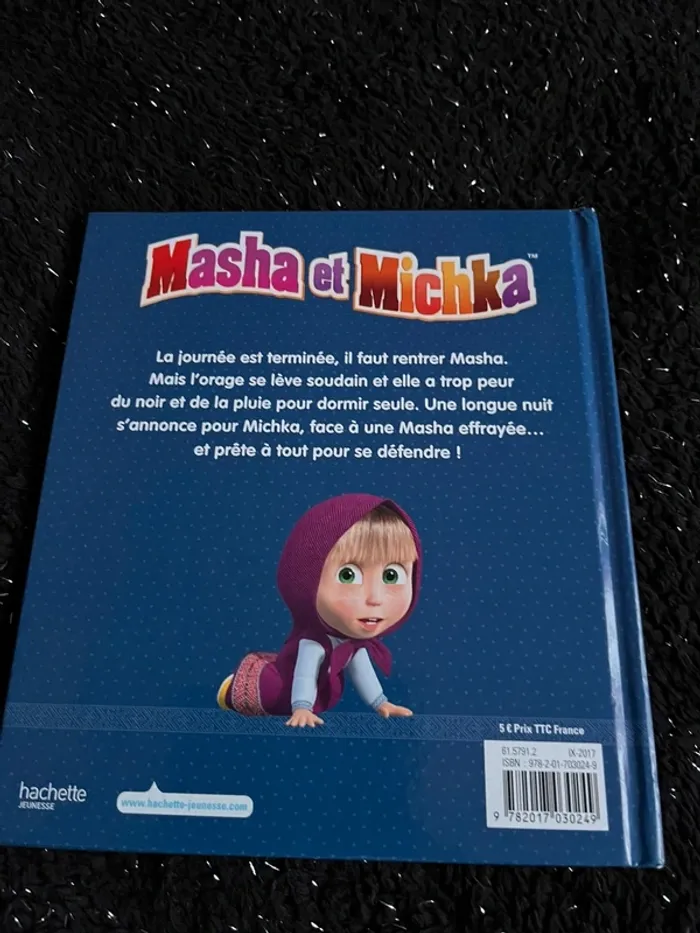 Livre Masha et Mishka : Masha a peur du noir - photo numéro 4