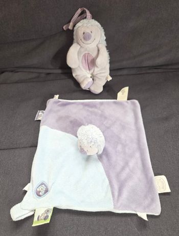 Lot doudou carré plat Hérisson et peluche musicale Arthur et Merlin - Noukies