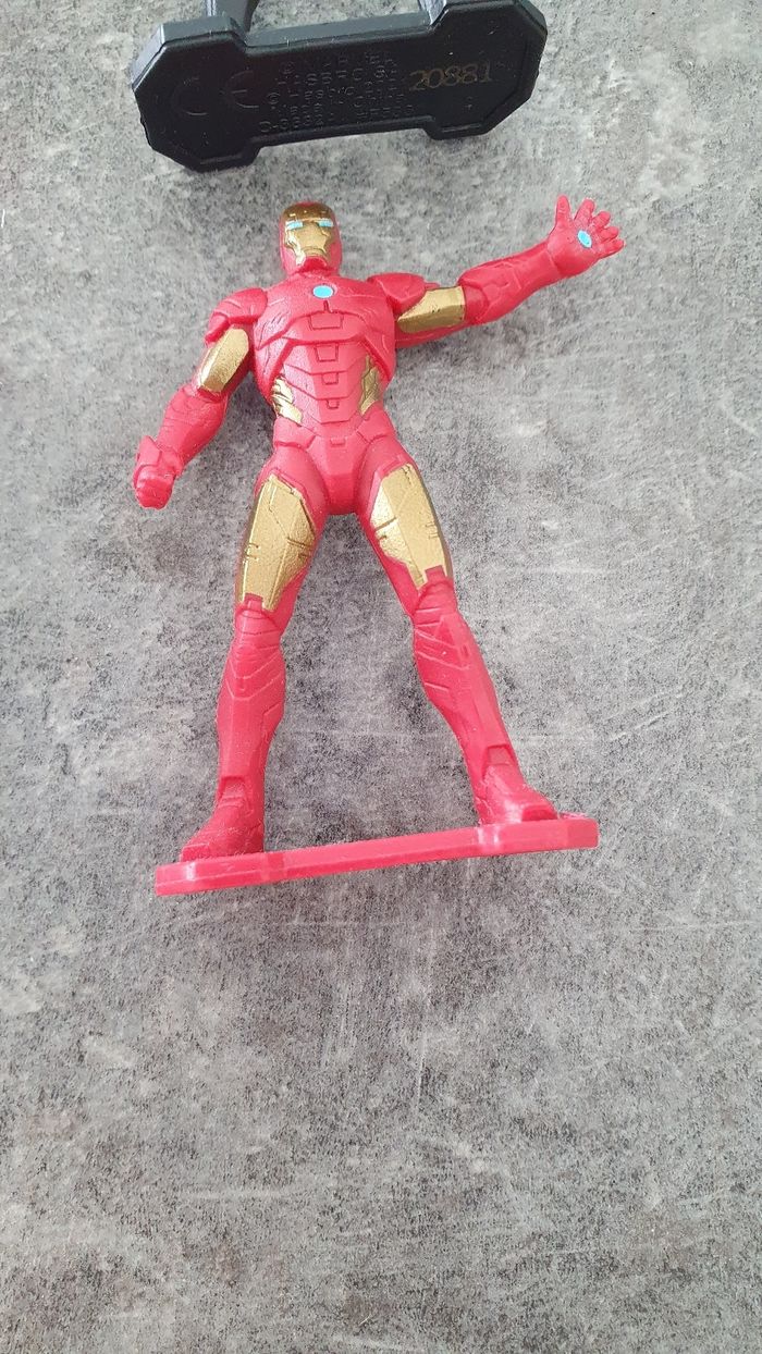 4 personnages Marvel - photo numéro 2