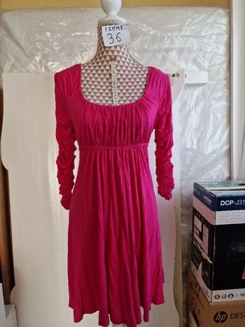 Robe, rose,en viscose & elasthanne, en très très bon état, longueur 87cm