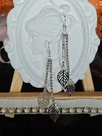 Boucles d oreilles pendantes feuilles et zirconium