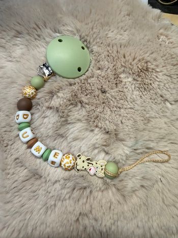 Attache tétine girafe 