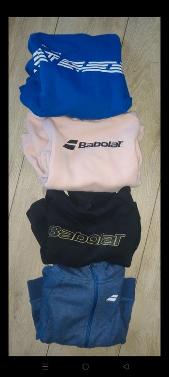 Lot 4 gilets pulls tennis taille 8 ans Babolat tecnifibre