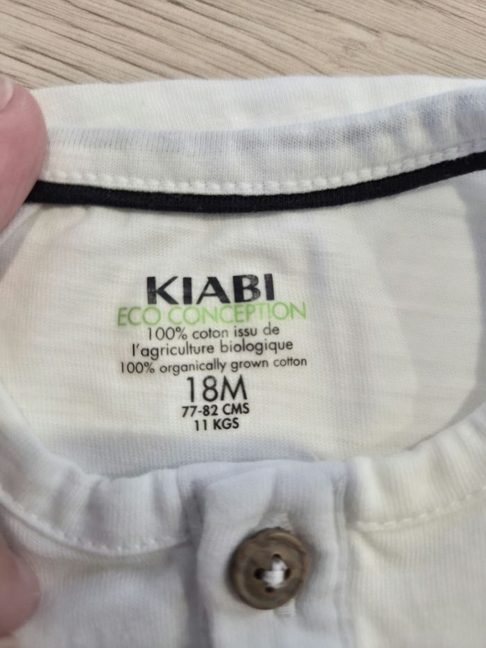 Tee-shirt manches courtes blanc avec 2 boutons en effet bois, Kiabi, 18 mois. - photo numéro 3