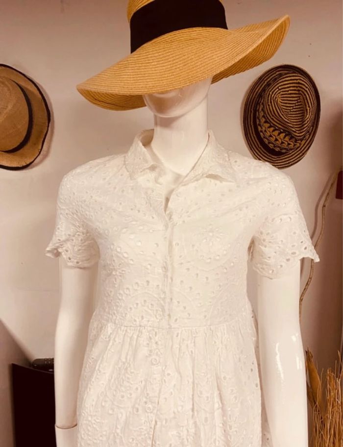 Robe chic taille M broderie anglaise - photo numéro 2