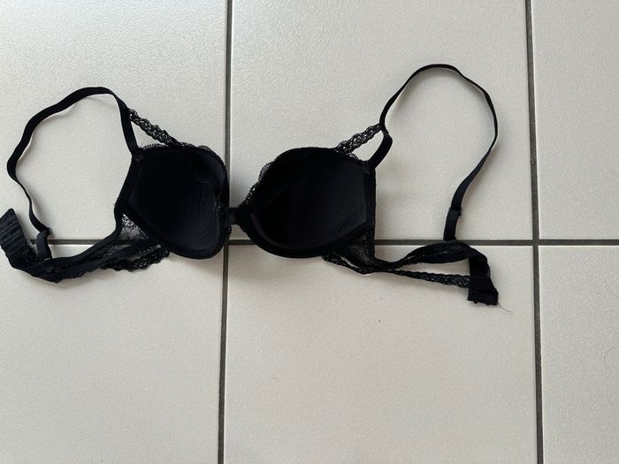 soutien gorge noir miss emma taille 85B avec bande dentelle devant - photo numéro 4