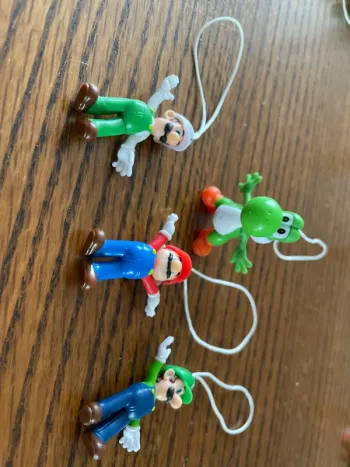 Lot de 4 personnages Mario Kinder Joy