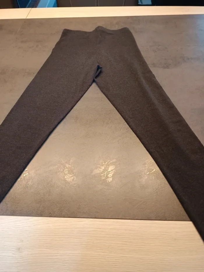 Vends legging gris LH taille 12 ans. - photo numéro 2
