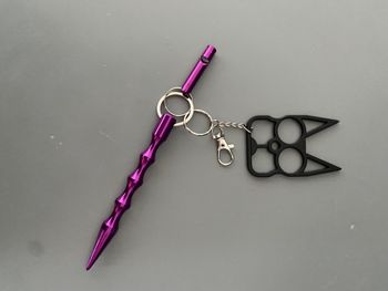 Porte clés autodéfense violet