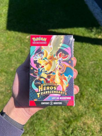 Bundle Pokémon Héros Transcendants Neuf Scellé