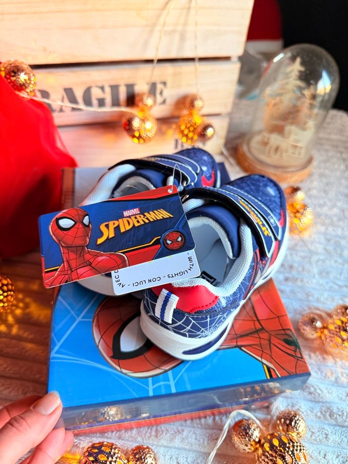 Basket Spiderman lumineux intense - photo numéro 8