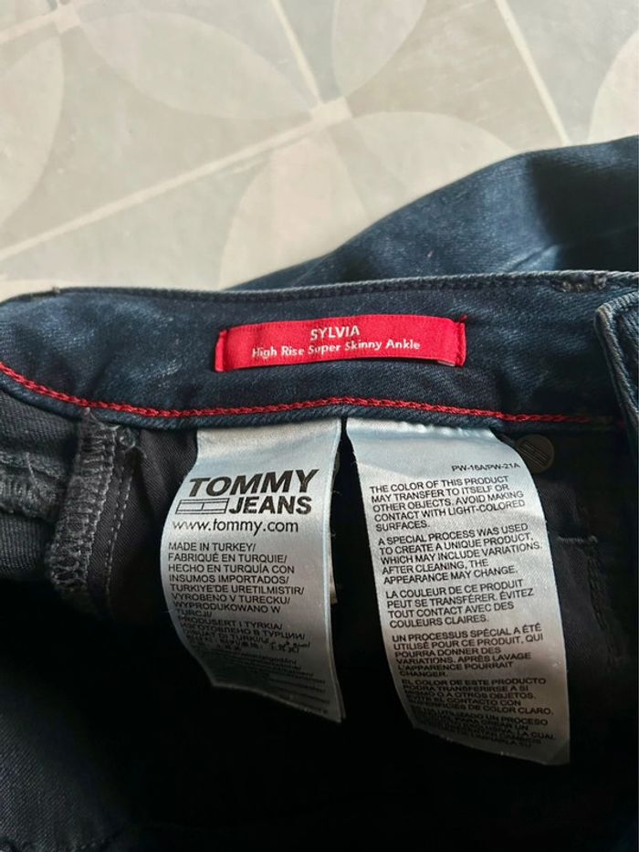 Jean femme 26/32 (S ou 36) - Tommy Jeans -Neuf avec étiquette - photo numéro 5