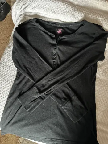 Long sleeve ribbed Henley