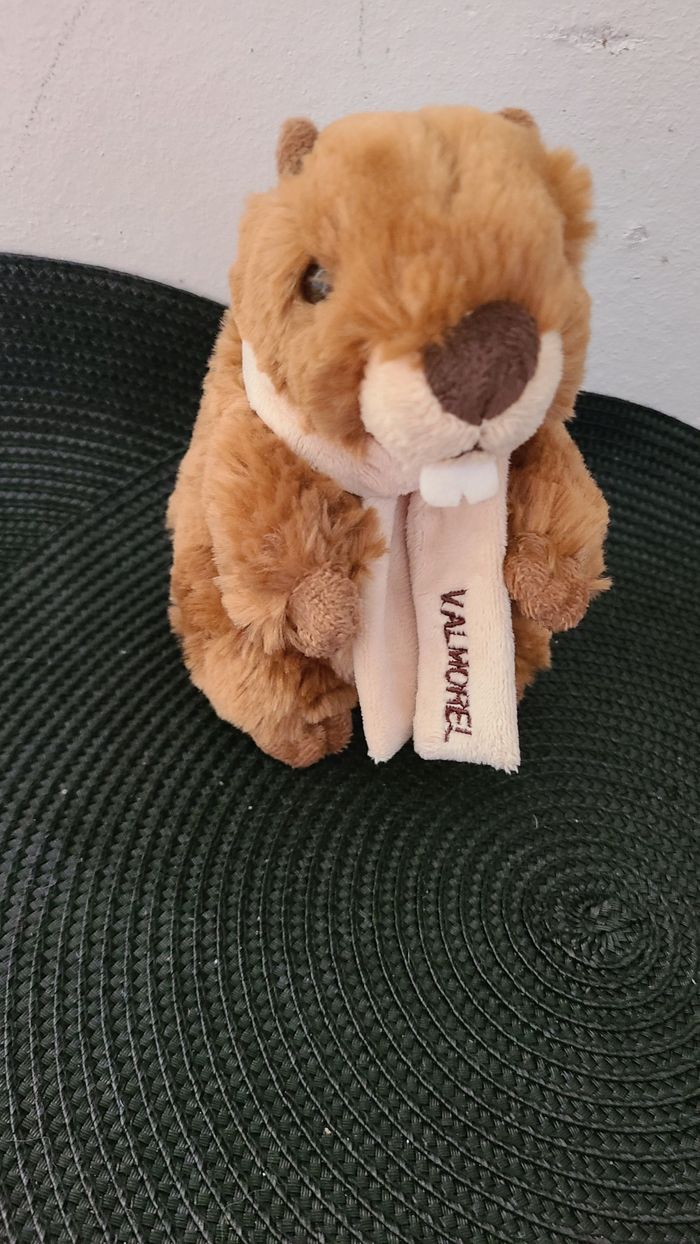 Peluche marmotte CREATIONS DANI Castor écharpe