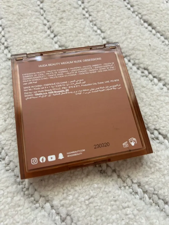 Palette Huda Beauty Nude Médium - photo numéro 2