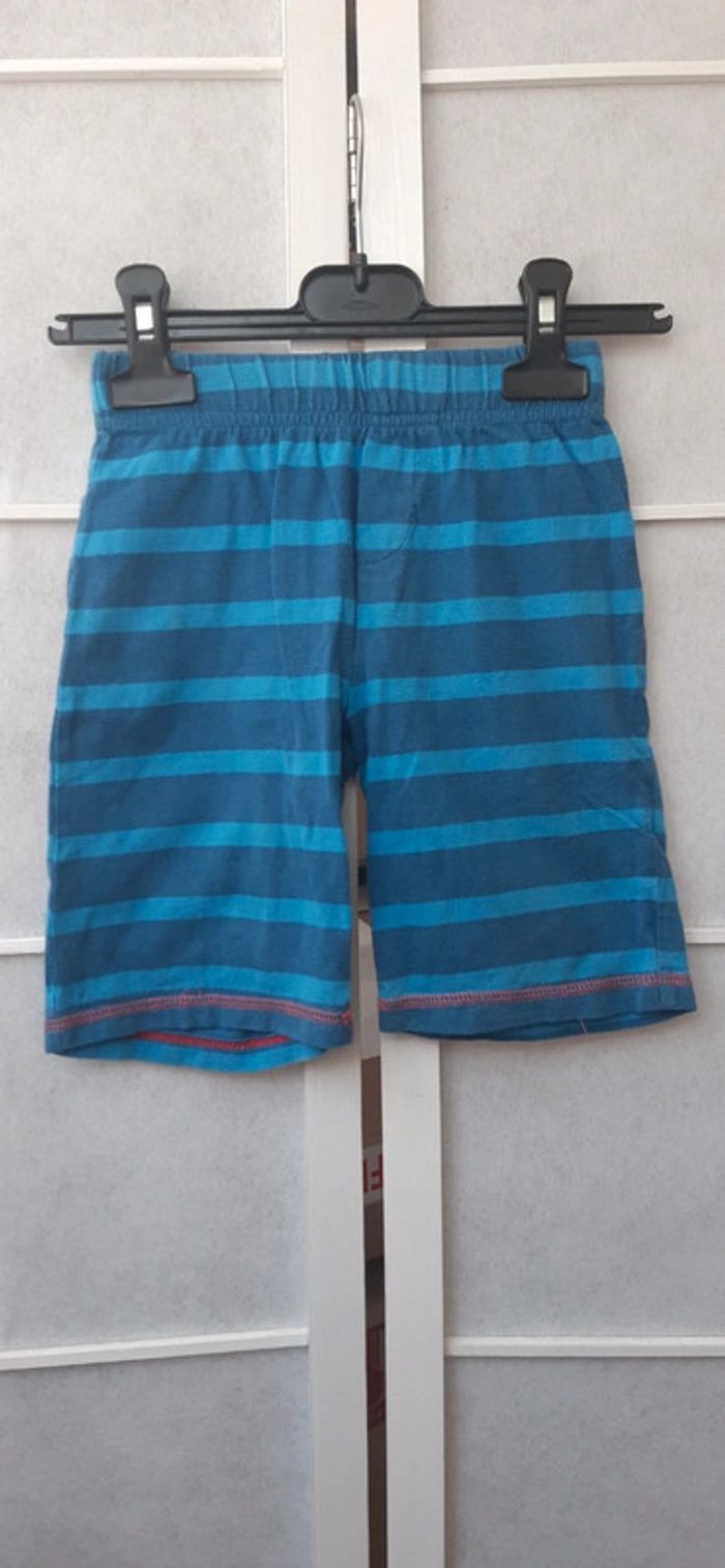 Short 4 ans 104cm - photo numéro 2