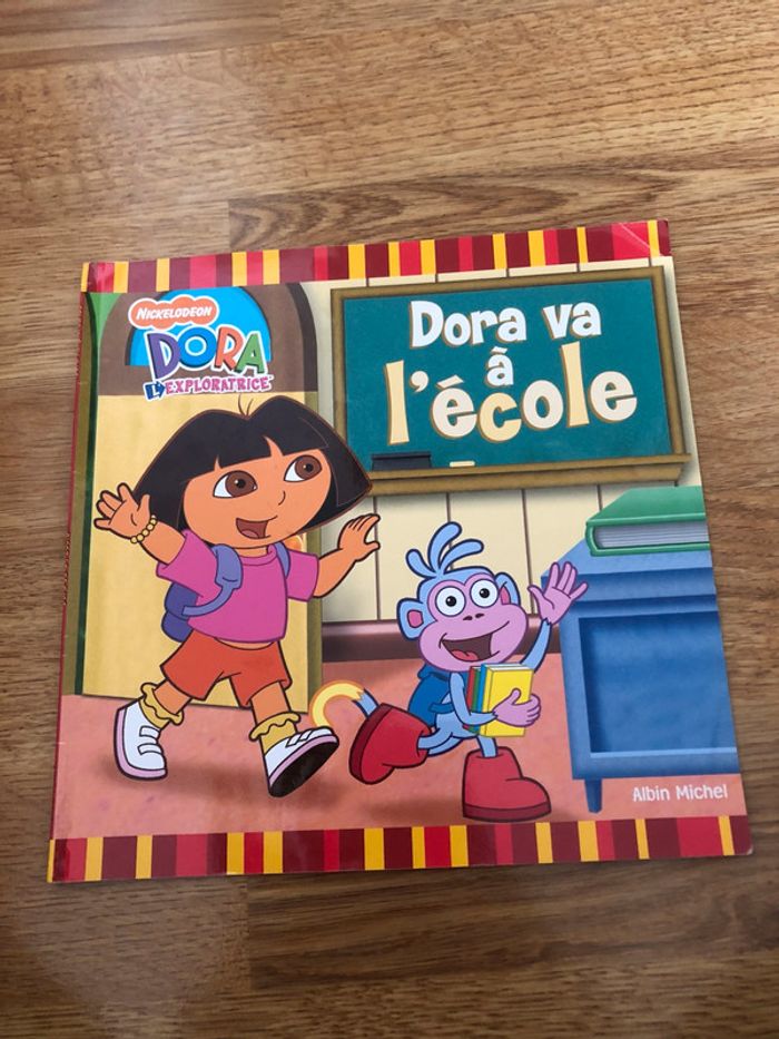 Livre Dora va à l’école.
