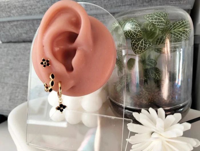 Composition MNfMNstCf de 3 paires de boucles d'oreilles en acier inoxydable noire et dorée - photo numéro 9