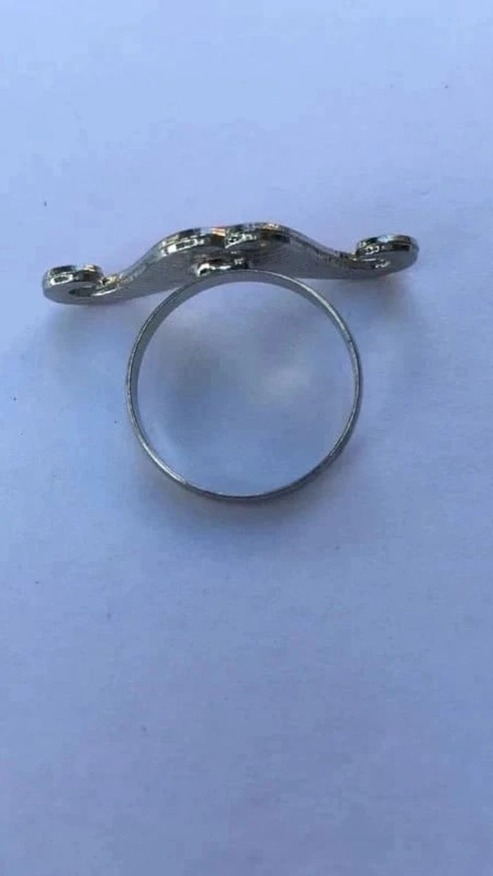 Bague moustache rose Neuve