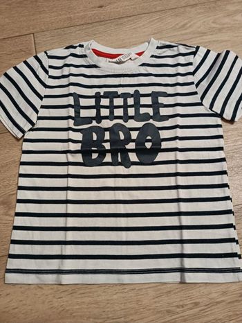 25. T-shirt H&M 110/116 4-6ans