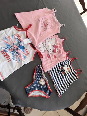 Lot de 4 débardeurs maillots de corps sans manches et 2 shorty  6-8 ans hello kitty