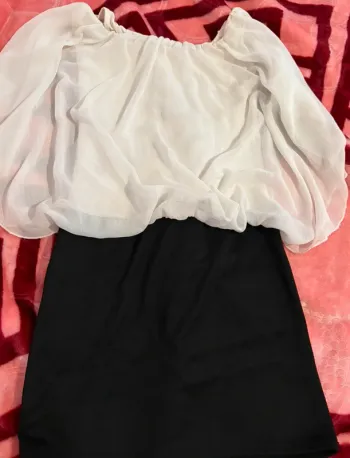 Robe blanche et noir