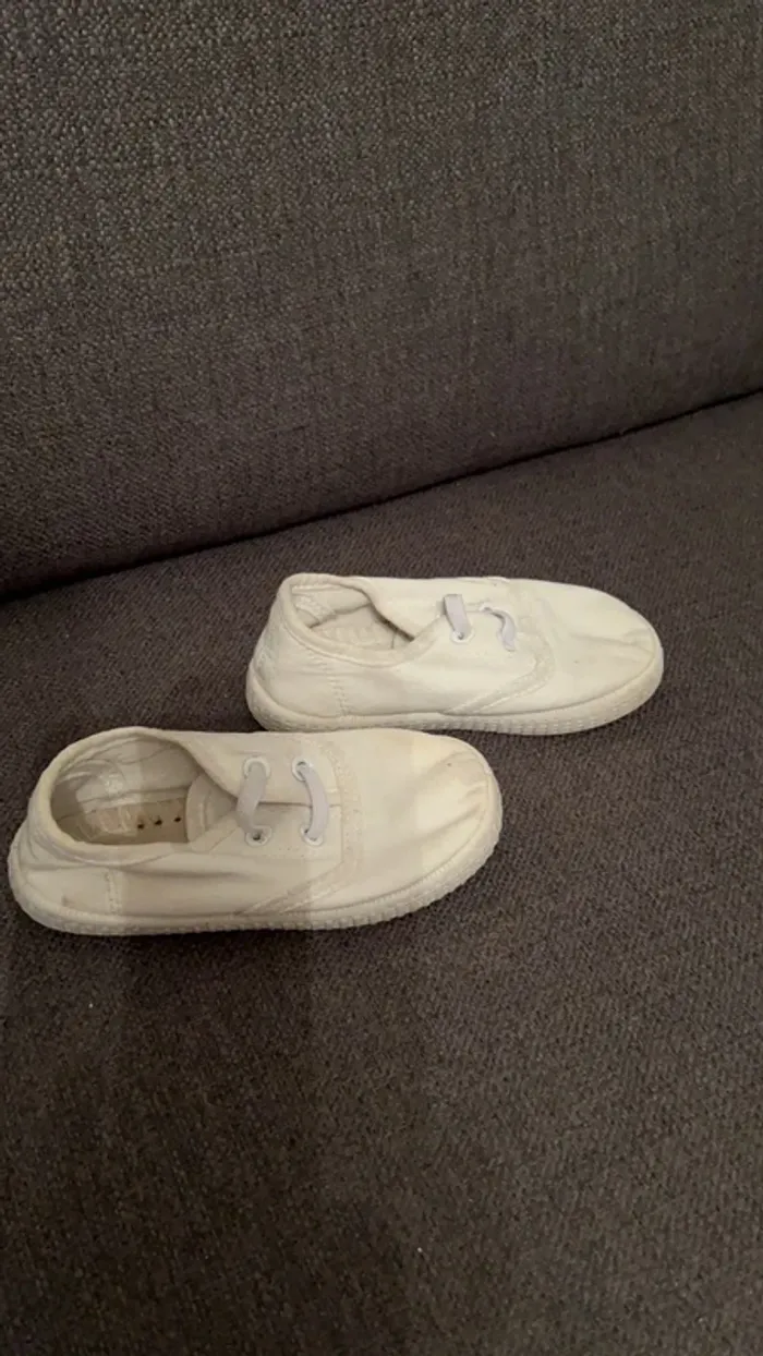 Chaussures en toile bébé fille taille 23 - photo numéro 2