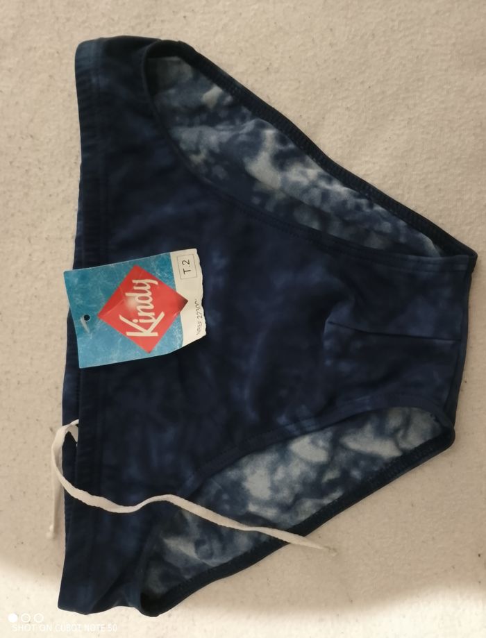 Vend maillot de bain homme/garçon ado taille 2 neuf de marque KINDY
