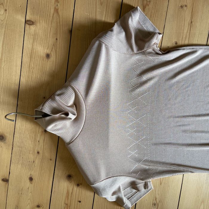 Tee shirt a col doré - photo numéro 3