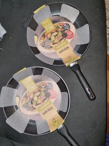 Deux poêles sitram 30cm valeur 36e l unité