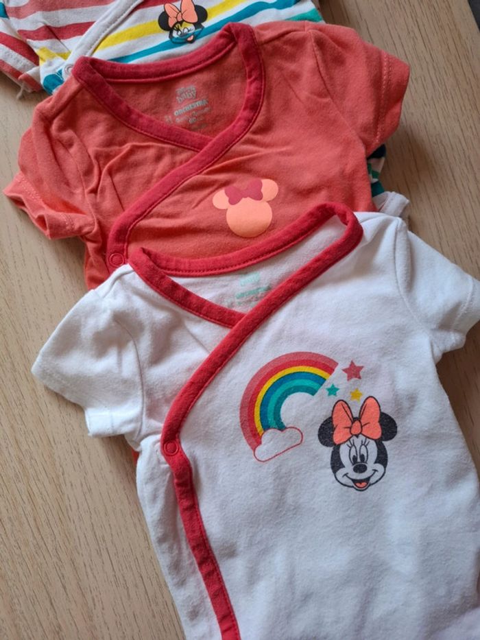 Lot de 5 bodies et 1 pyjama - photo numéro 4