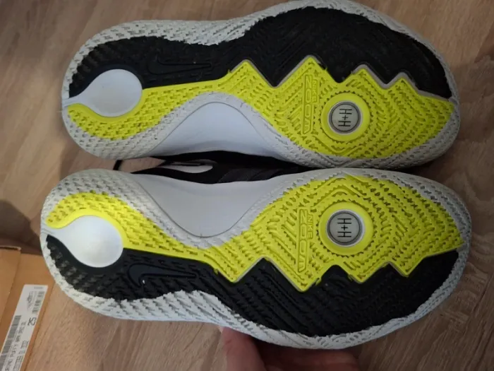 Basket kyrie flytrap nike - photo numéro 3