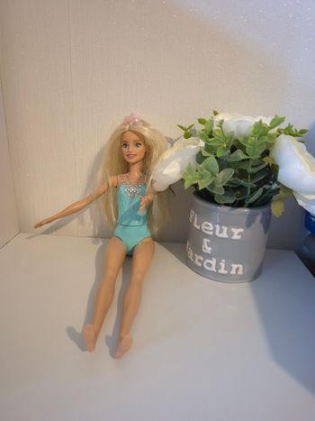 Jolie poupée Barbie ballerine / princesse bustier sculpté bleu turquoise