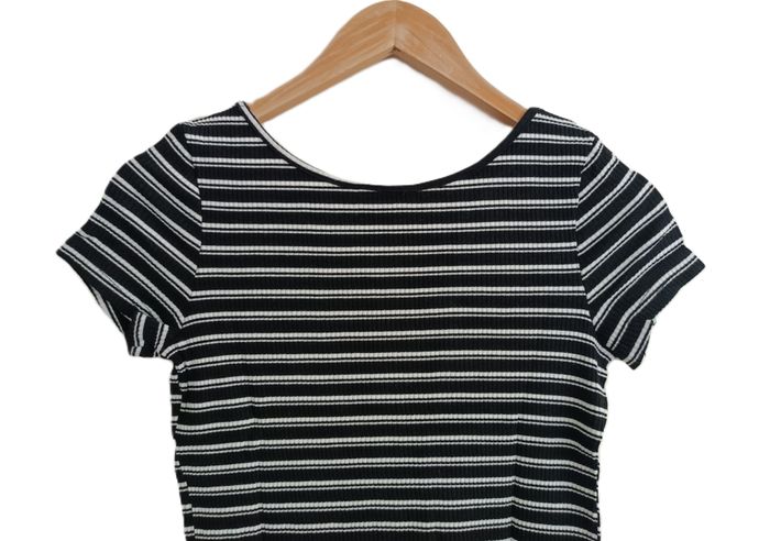 T-shirt noir rayures blanches. La Sweety. Taille 34 / 36 / 38 - photo numéro 4