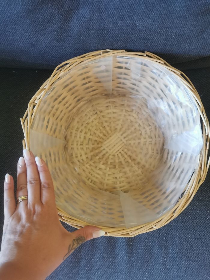 Panier en osier avec interieur en plastique - photo numéro 3