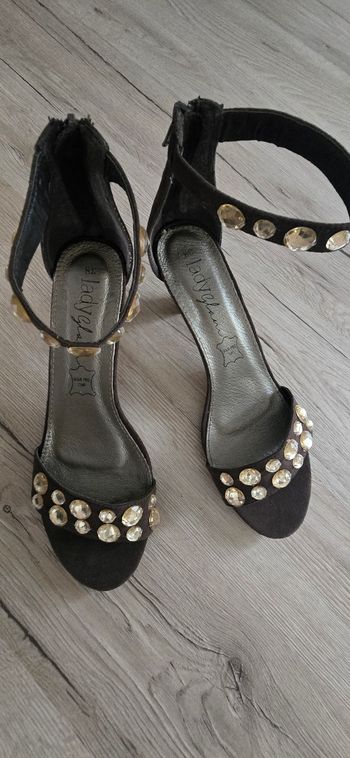 Chaussures découpés femme a talon 