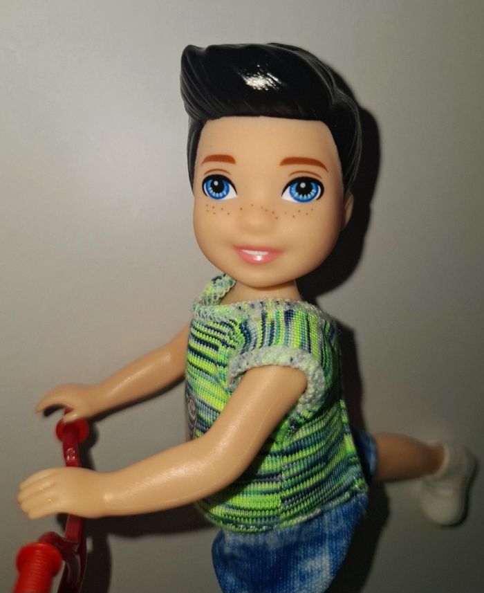 Barbie enfant garçon et sa trotinette - photo numéro 4