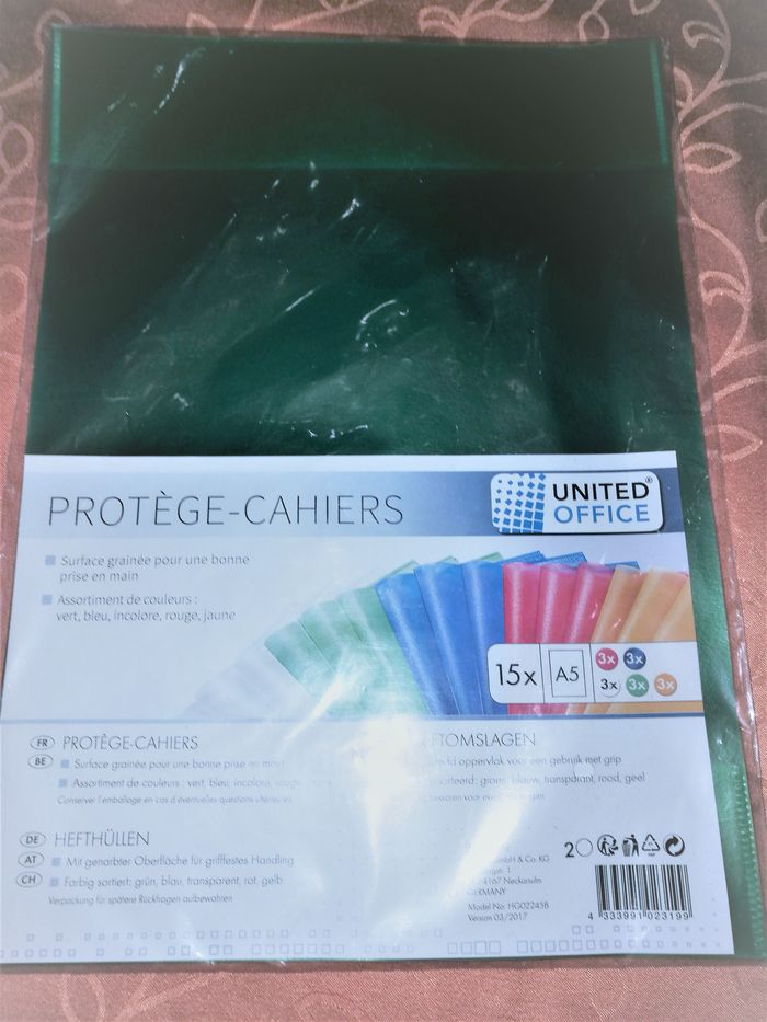 Lot de 15 protèges cahier A5 multicouleur marque United Office - photo numéro 2