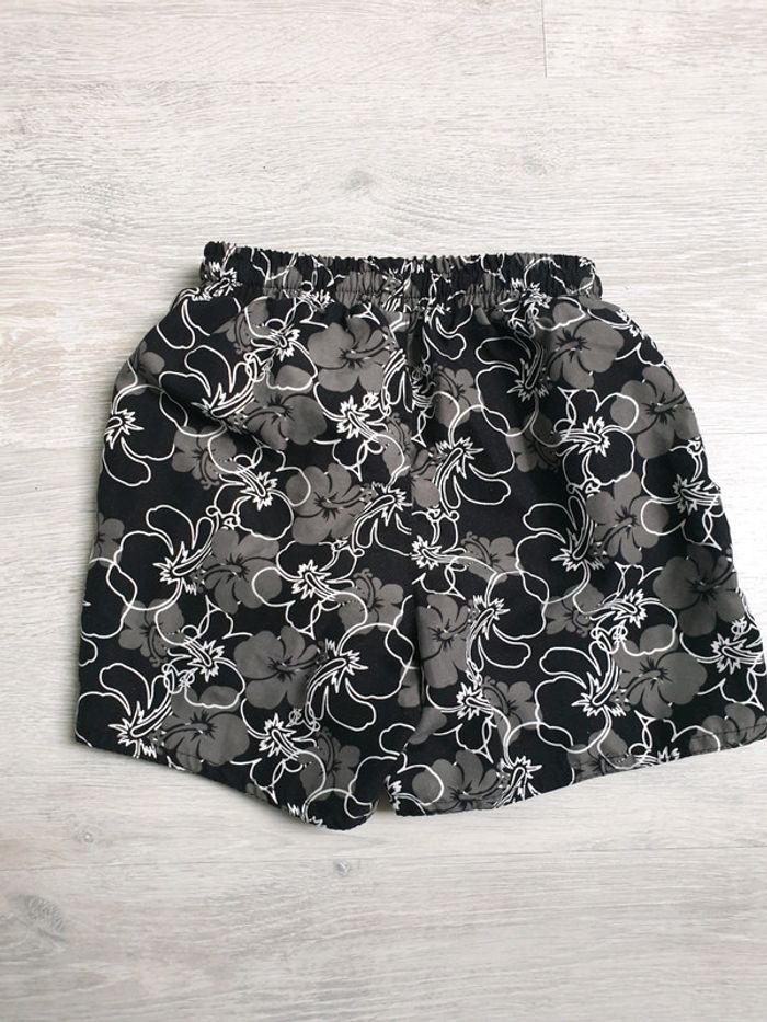 Short de bain 3 ans noires avec fleurs grises et blanches - photo numéro 3