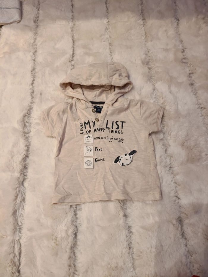 Tee shirt à capuche