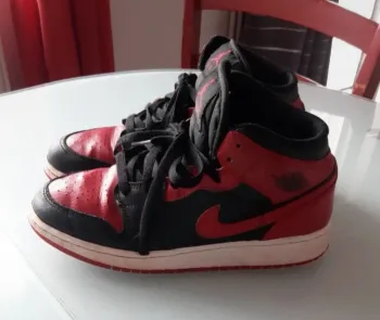Nike Air Jordan 1 Mid Bred- Pointure 38,5