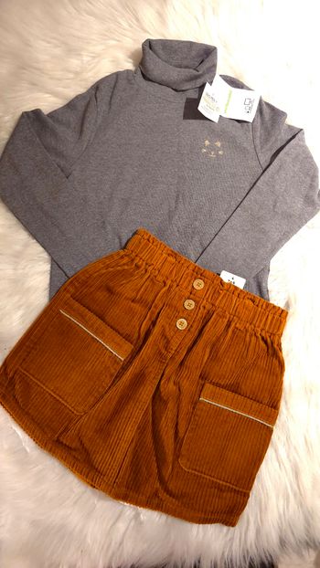 Neufs (non portés) 🏷😍🥰🩷 SUPERBE ensemble sous pull et jupe 8 ans fille