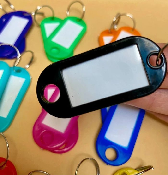 Lot de 20 porte-clés avec étiquette colorés NЕUF - photo numéro 2