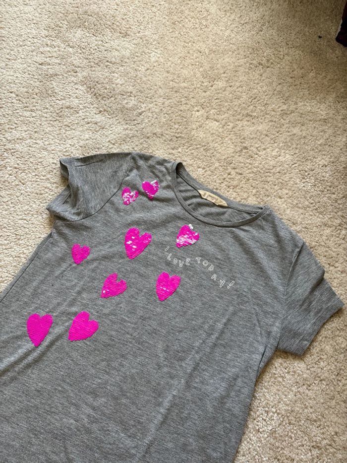 T shirt gris à cœurs