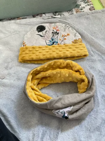 Bonnet et tour de cou