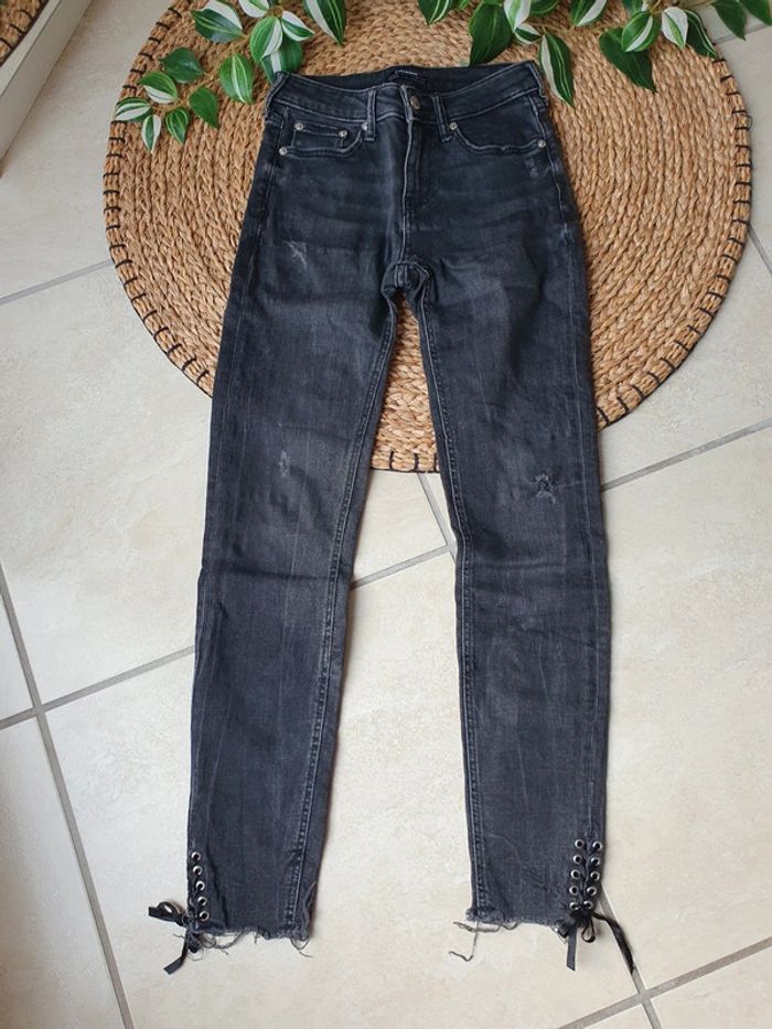 Jean femme noir Zara détail lacets taille 34 - photo numéro 2