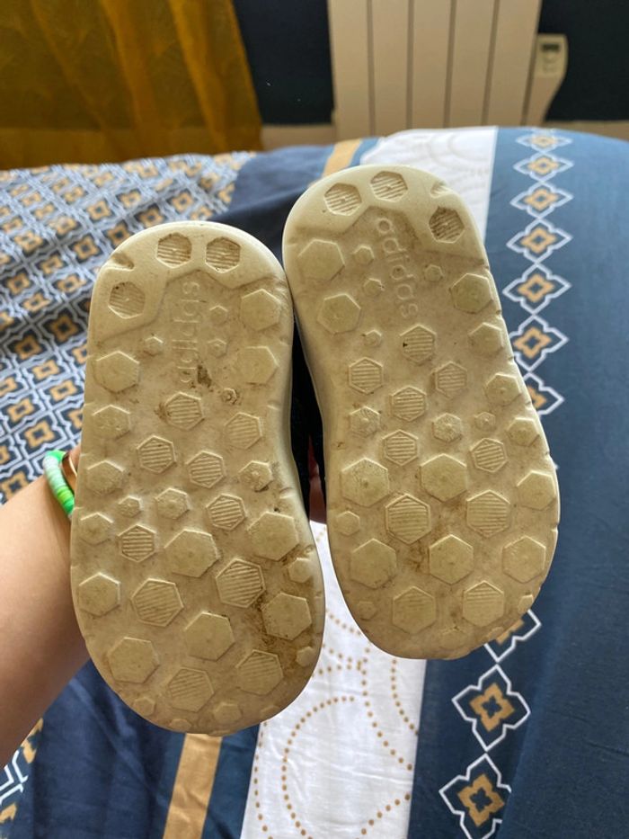 Basket adidas taille 20 - photo numéro 3