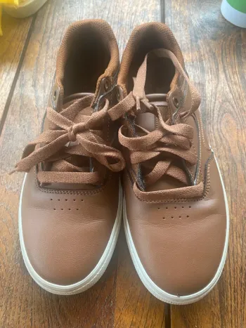 D&C shoes.  38,5